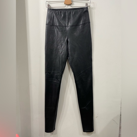 Wilfred Free Aritzia Daria Pant vegan Leather Black size M - Picture 4 of 10